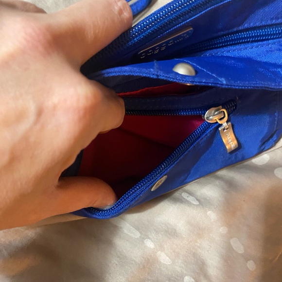 Baggallini Royal Blue Wristlet - Picture 3 of 6